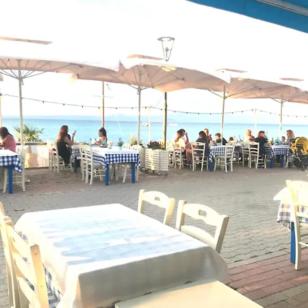 Apartment *new* Beachfront Sea View *